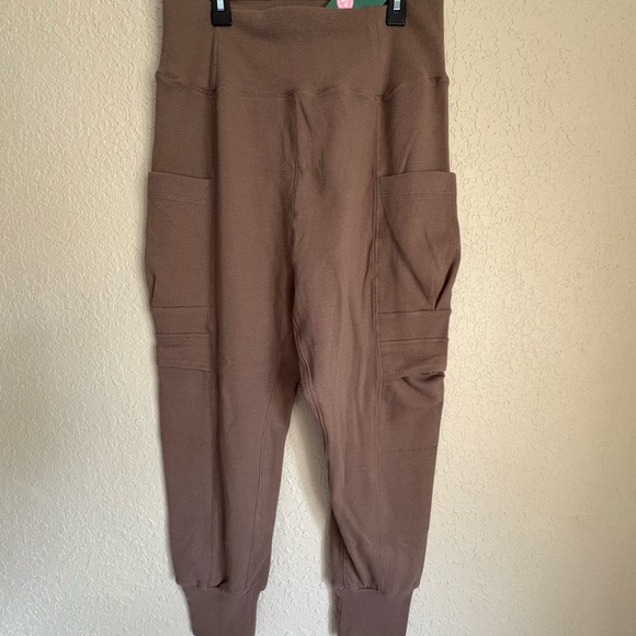 HALARA Pants - NWT HALARA Brown High-Rise Cargo Jogger Pants